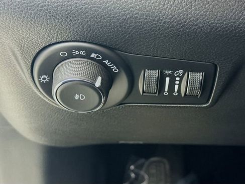 Used 2024 Jeep Compass Latitude w/ Convenience Group image 10