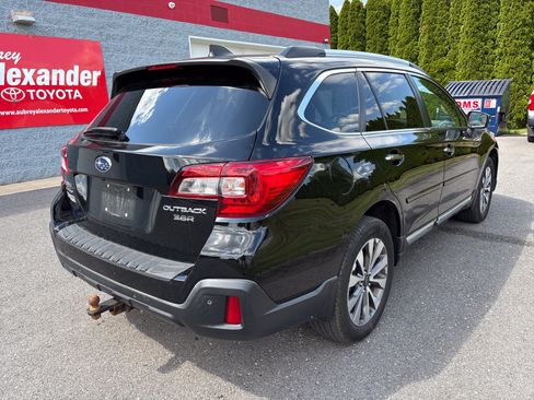 Used 2018 Subaru Outback 3.6R Touring AWD/4WD image 3