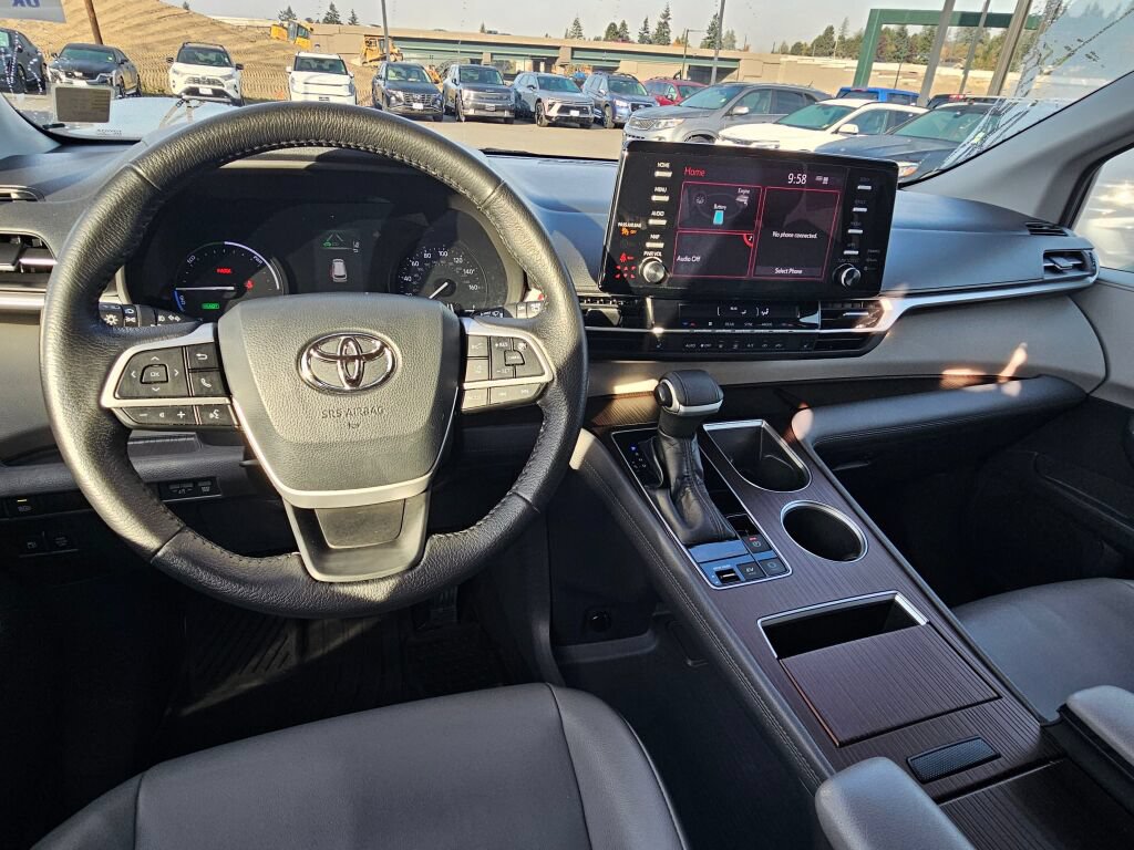 Used 2021 Toyota Sienna XLE FWD image 11