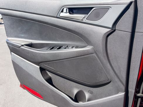 Used 2020 Hyundai Tucson SE image 19