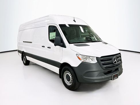 Used 2026 Mercedes-Benz Sprinter 2500 image 1