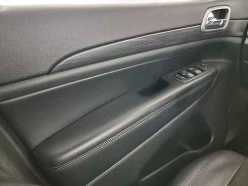 Used 2020 Jeep Grand Cherokee Altitude AWD/4WD image 29
