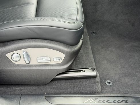 Certified 2026 Porsche Macan AWD/4WD image 15
