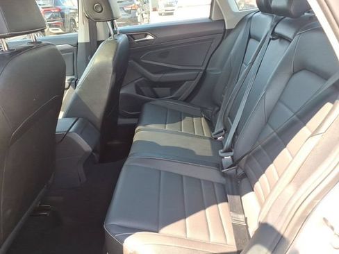 Used 2024 Volkswagen Jetta SE FWD image 15