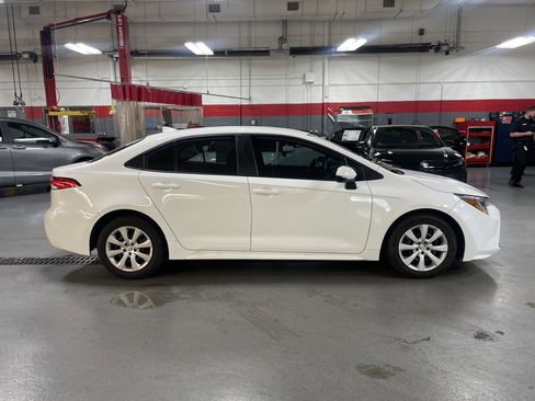 Used 2025 Toyota Corolla LE FWD image 7