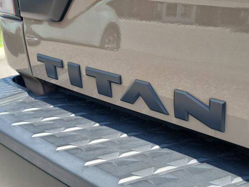 Used 2021 Nissan Titan PRO-4X w/ Pro-4x Convenience Package AWD/4WD image 20