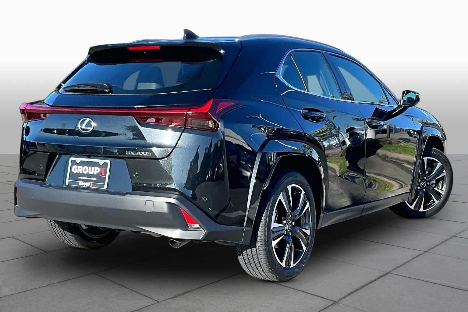 Used 2025 Lexus UX 300h FWD w/ Accessory Package (Z1) image 11