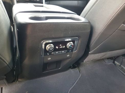 Used 2023 GMC Yukon SLT w/ SLT Luxury Package RWD image 15