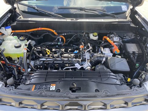 Used 2022 Ford Maverick XLT image 23