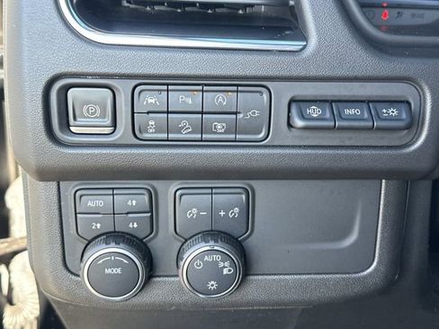 Used 2022 Chevrolet Tahoe High Country image 32