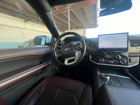 Used 2024 Ford Expedition Limited image 34