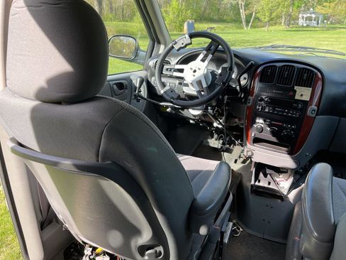 Used 2005 Chrysler Town & Country LX w/ Popular Equipment Group II FWD image 38
