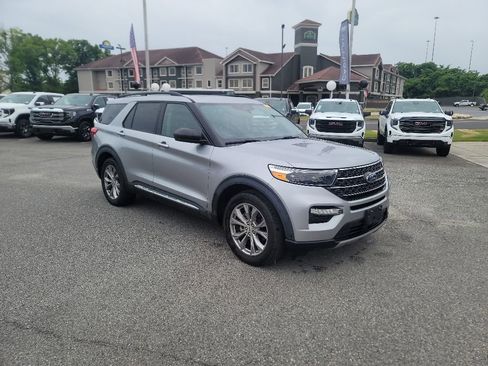 Used 2022 Ford Explorer XLT w/ Equipment Group 202A RWD image 1