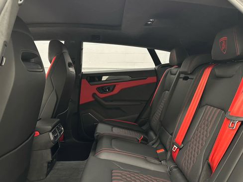 Used 2025 Lamborghini Urus SE image 15