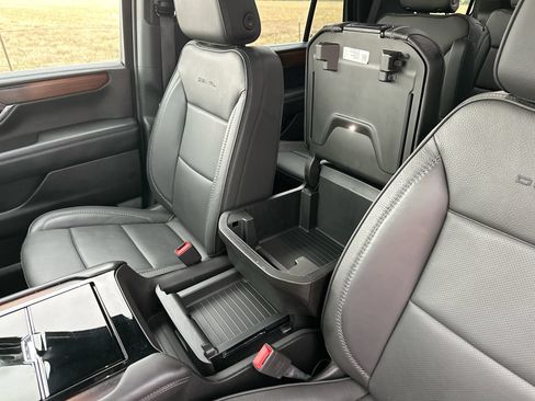 Used 2025 GMC Yukon Denali AWD/4WD image 21