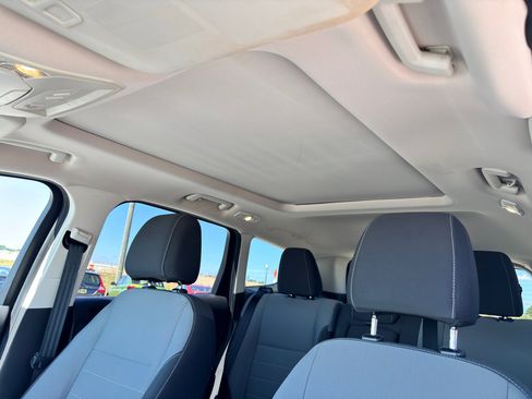 Used 2016 Ford Escape SE w/ Equipment Group 201A image 18