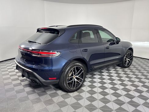 Certified 2022 Porsche Macan image 9