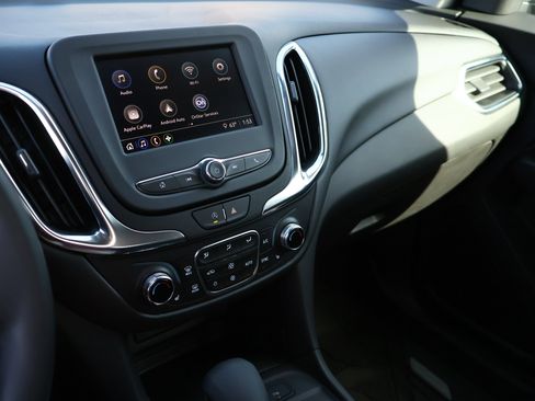 Used 2023 Chevrolet Equinox LT image 18