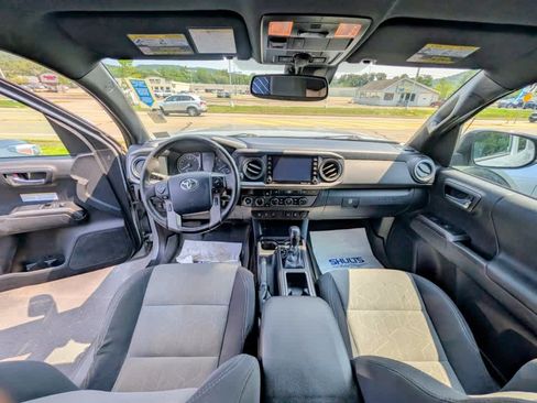Used 2020 Toyota Tacoma TRD Off-Road w/ TRD Premium Off Road Package AWD/4WD image 7