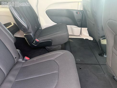 Used 2024 Chrysler Voyager LX image 27