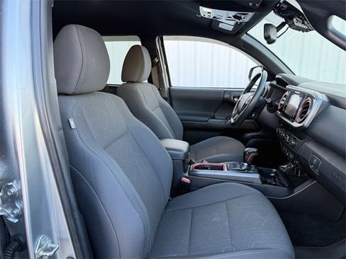 Used 2019 Toyota Tacoma TRD Off-Road image 29
