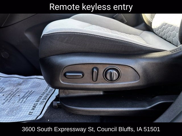 Used 2021 Chevrolet Equinox LS w/ LS Convenience Package AWD/4WD image 18