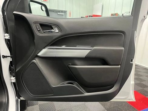 Used 2022 Chevrolet Colorado LT w/ LT Convenience Package AWD/4WD image 12