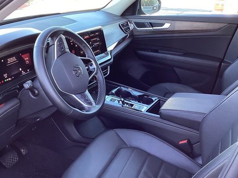 Used 2025 Volkswagen Atlas SEL image 10