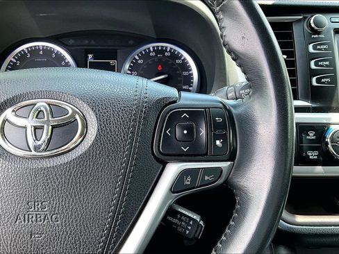 Used 2019 Toyota Highlander XLE AWD/4WD image 12