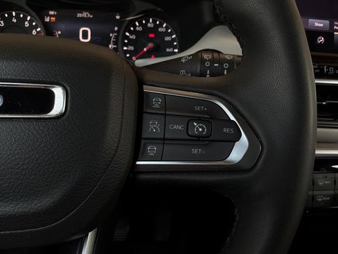 Used 2025 Jeep Compass Limited AWD/4WD image 36