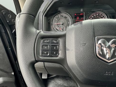 Used 2023 RAM 1500 4x4 Crew Cab Classic w/ Chrome Appearance Group image 15