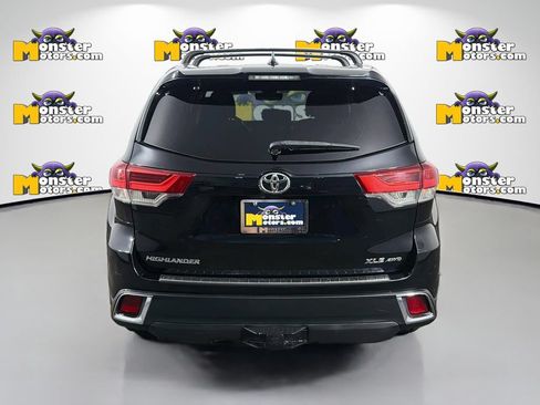 Used 2019 Toyota Highlander XLE AWD/4WD image 6