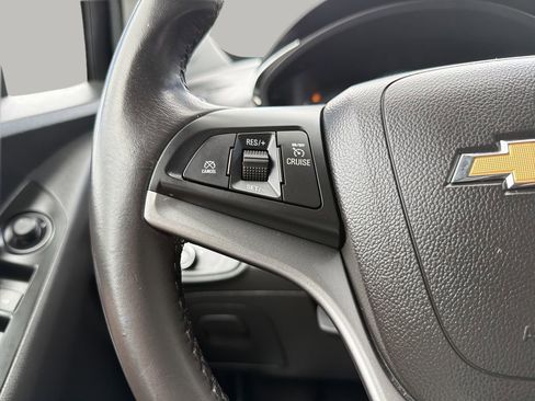 Used 2022 Chevrolet Trax LT w/ LT Convenience Package FWD image 25