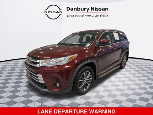 Used 2017 Toyota Highlander XLE AWD/4WD image 8