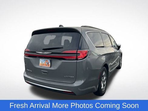 Used 2023 Chrysler Pacifica Limited image 5