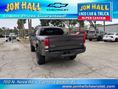 Used 2017 Toyota Tacoma TRD Off-Road w/ Premium & Technology Package image 9