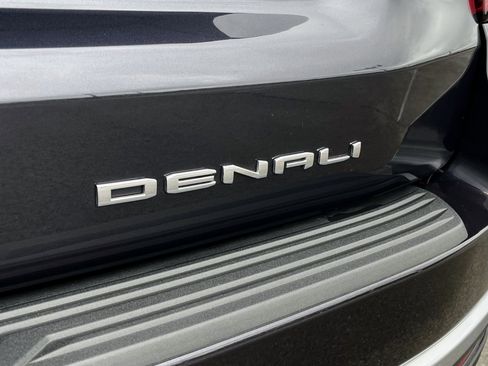 Used 2024 GMC Yukon XL Denali image 16