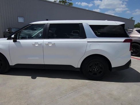 Used 2025 Kia Carnival FWD image 6