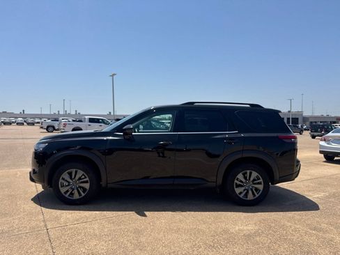 Certified 2025 Nissan Pathfinder SV FWD image 14