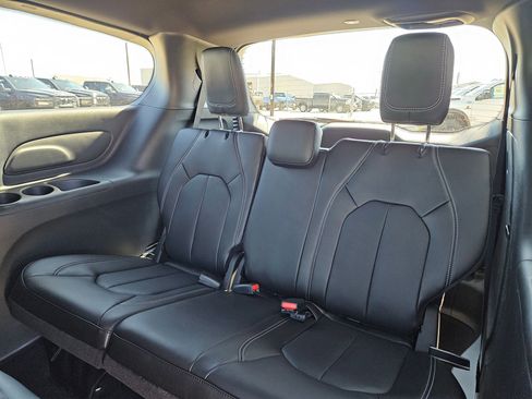 New 2026 Chrysler Pacifica Select image 14