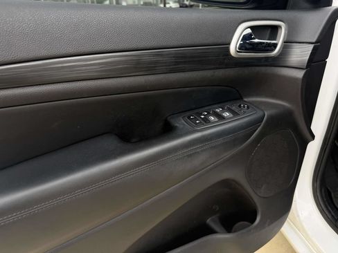 Used 2020 Jeep Grand Cherokee Altitude AWD/4WD image 10