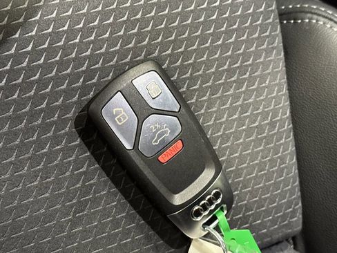 Used 2023 Audi Q5 e Prestige w/ Prestige Package image 28