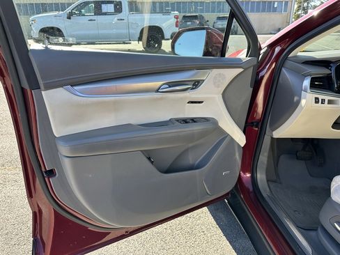 Used 2018 Cadillac XT5 Premium Luxury w/ LPO, Wheel Lock Package image 13