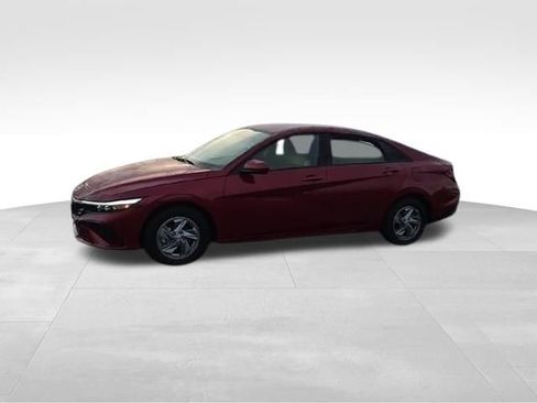 Used 2025 Hyundai Elantra SE FWD image 10