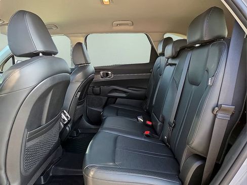Used 2025 Kia Sorento S FWD image 15