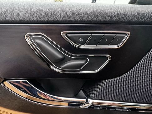 Used 2021 Lincoln Corsair Reserve image 28