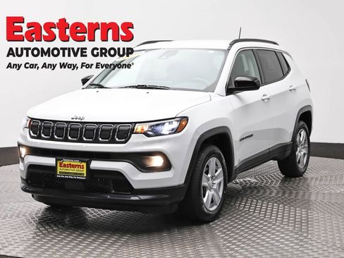 Used 2022 Jeep Compass Latitude w/ Convenience Group AWD/4WD image 1