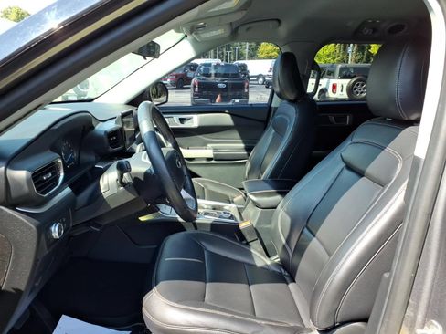 Used 2021 Ford Explorer XLT w/ Equipment Group 202A AWD/4WD image 17