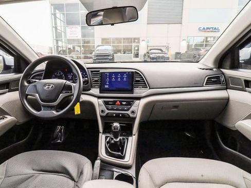 Used 2017 Hyundai Elantra SE image 43