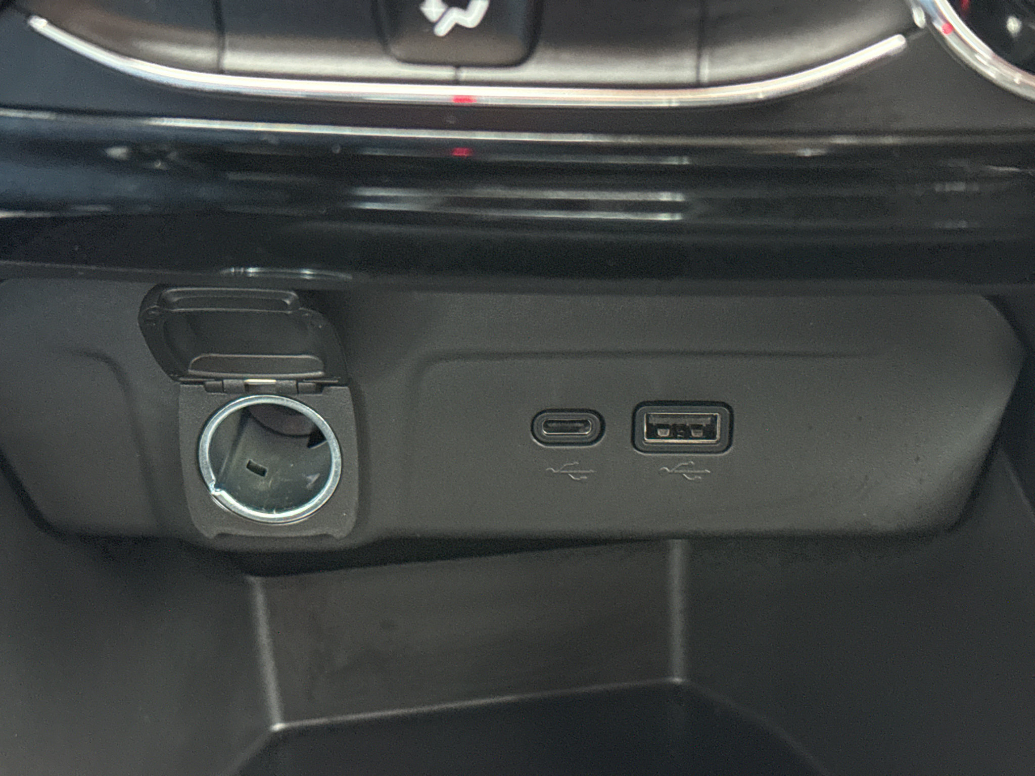 New 2026 Chevrolet Trax LT w/ LPO, Blackout Package FWD image 27